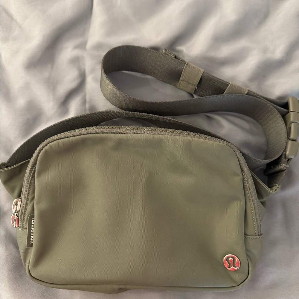lululemon Everywhere Belt Bag 2L
